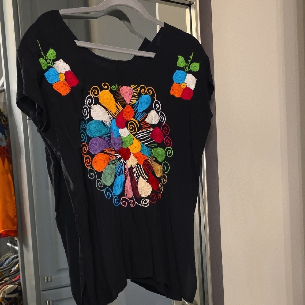 Colorful Embroidered Women's Blouse - Picture 2 of 8